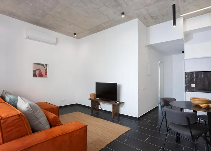 Bridge House 202-2br Modern *